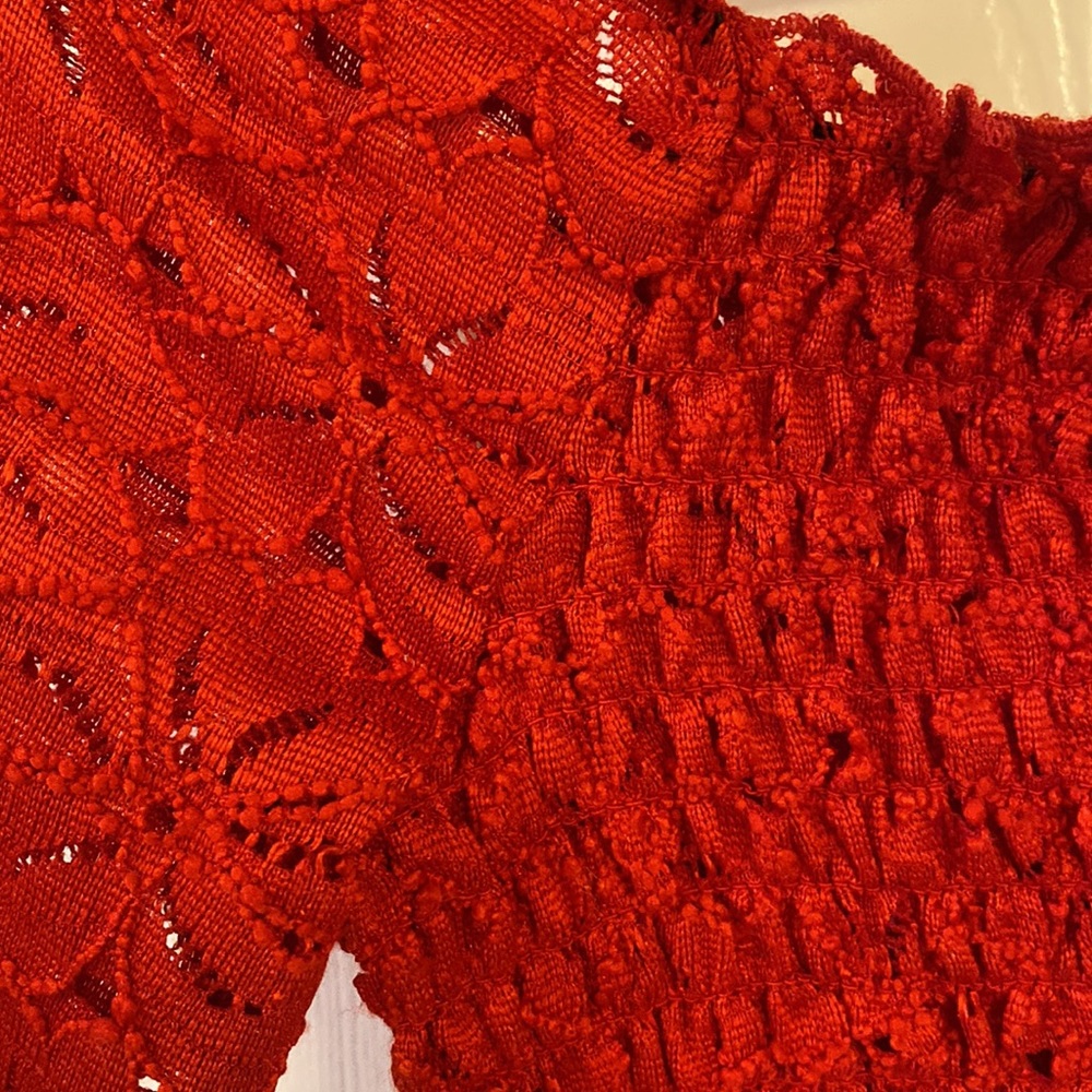 Red top - Picture 3 of 4